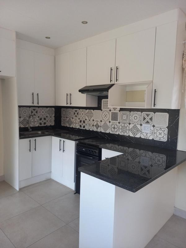 To Let 1 Bedroom Property for Rent in Linden Gauteng