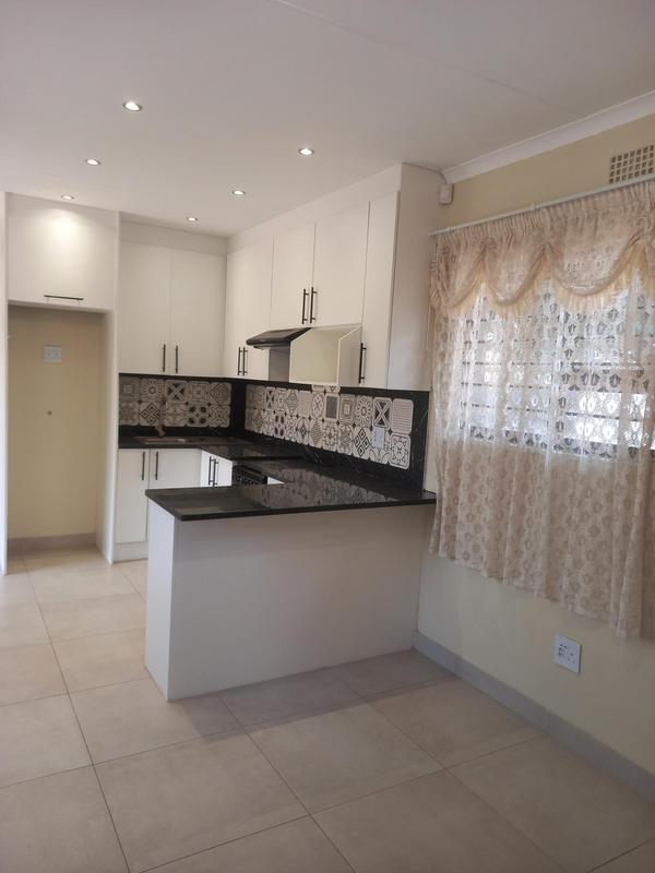 To Let 1 Bedroom Property for Rent in Linden Gauteng