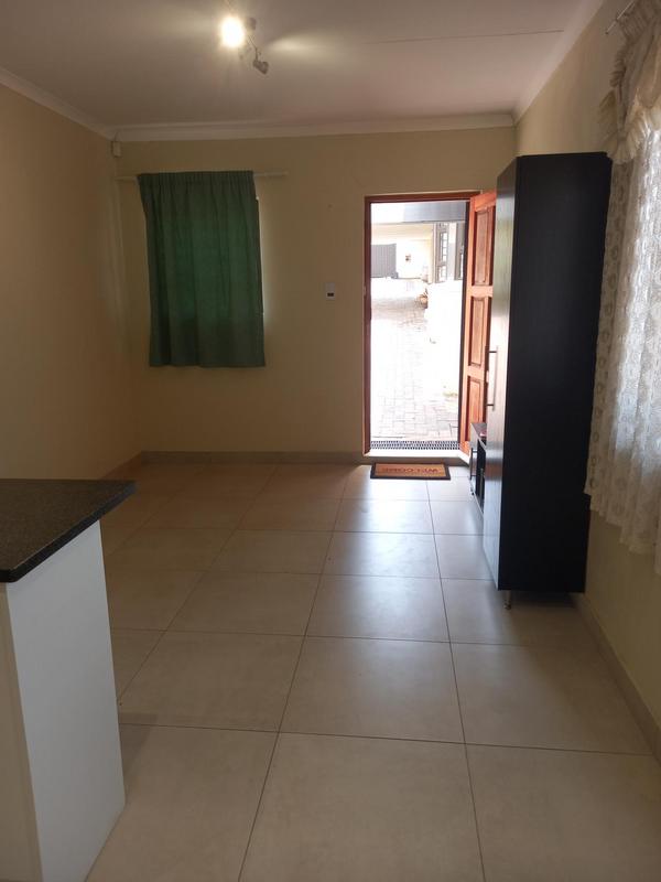 To Let 1 Bedroom Property for Rent in Linden Gauteng