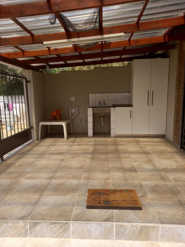 To Let 1 Bedroom Property for Rent in Linden Gauteng