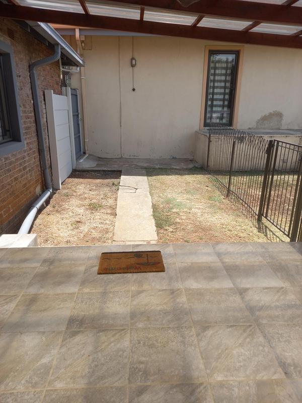 To Let 1 Bedroom Property for Rent in Linden Gauteng