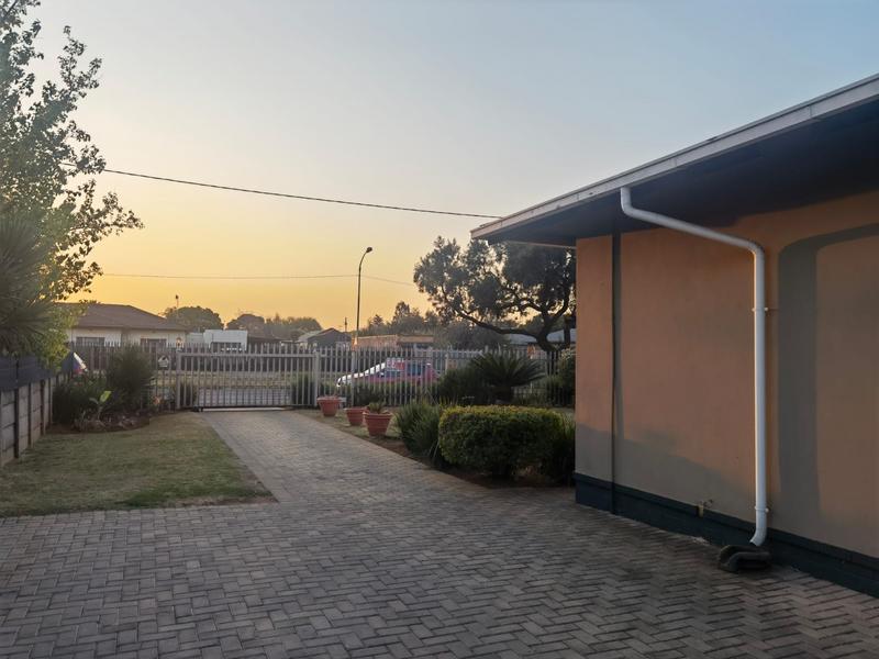 To Let 3 Bedroom Property for Rent in Casseldale Gauteng