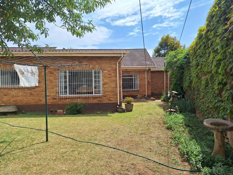 To Let 3 Bedroom Property for Rent in Rowhill Gauteng