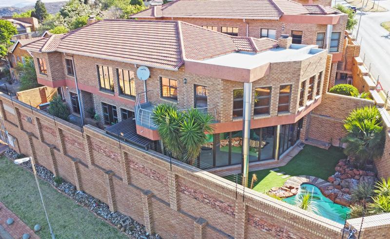 4 Bedroom Property for Sale in Mulbarton Gauteng