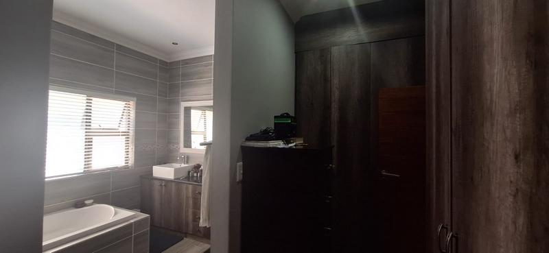 3 Bedroom Property for Sale in Midstream Ridge Gauteng