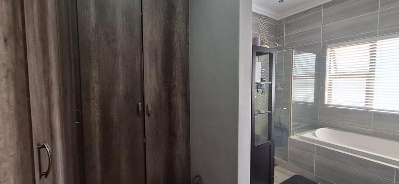 3 Bedroom Property for Sale in Midstream Ridge Gauteng