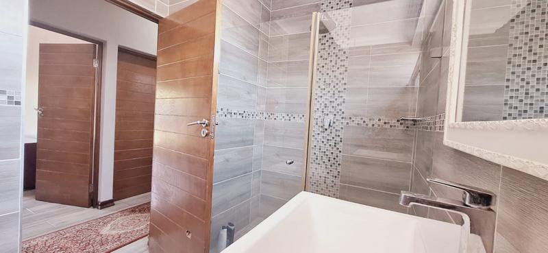 3 Bedroom Property for Sale in Midstream Ridge Gauteng