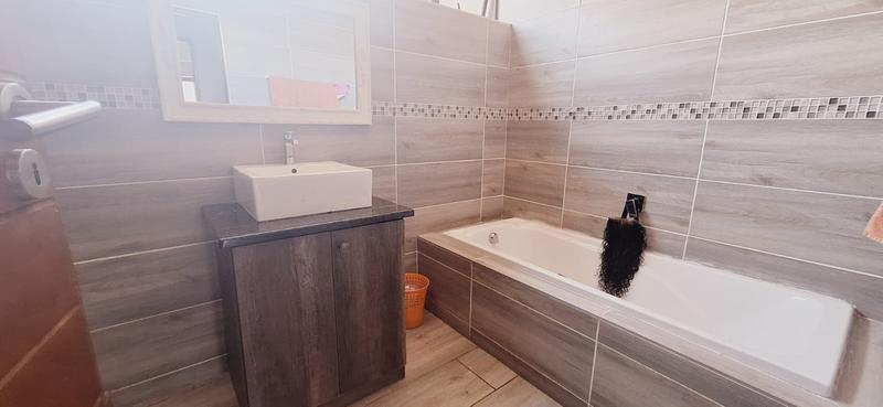 3 Bedroom Property for Sale in Midstream Ridge Gauteng
