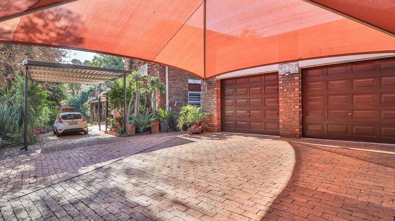 6 Bedroom Property for Sale in Waterkloof Ridge Gauteng