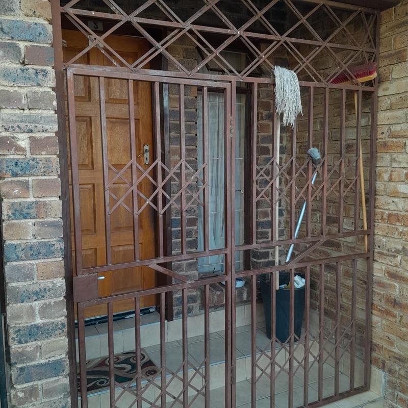 2 Bedroom Property for Sale in Olievenhoutbosch Gauteng