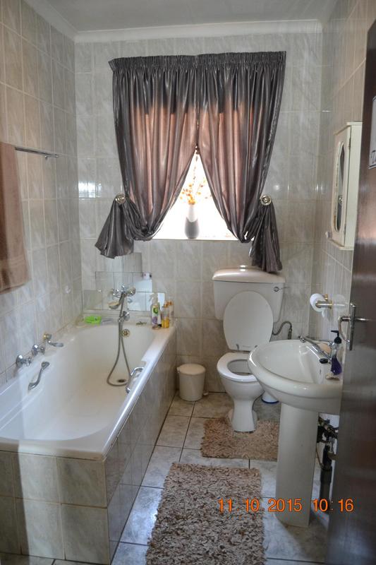 3 Bedroom Property for Sale in Petersfield Gauteng
