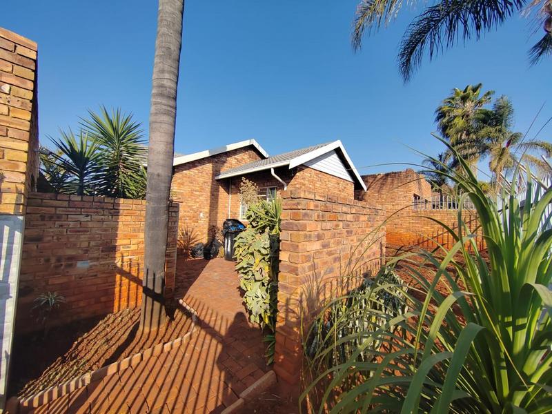 3 Bedroom Property for Sale in Dorandia Gauteng