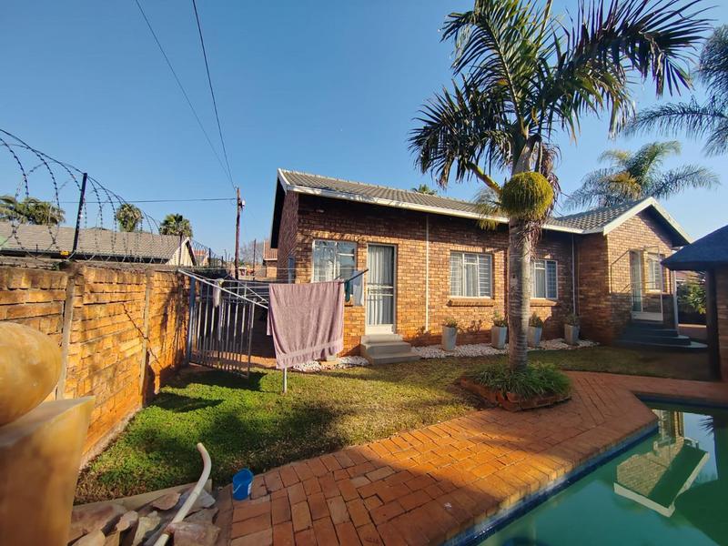 3 Bedroom Property for Sale in Dorandia Gauteng