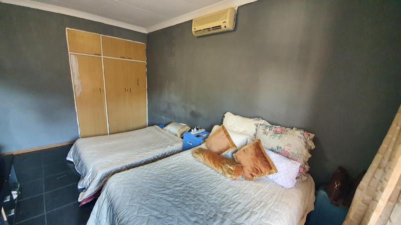 5 Bedroom Property for Sale in Karenpark Gauteng