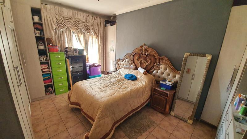 5 Bedroom Property for Sale in Karenpark Gauteng