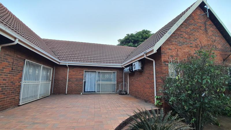 5 Bedroom Property for Sale in Karenpark Gauteng