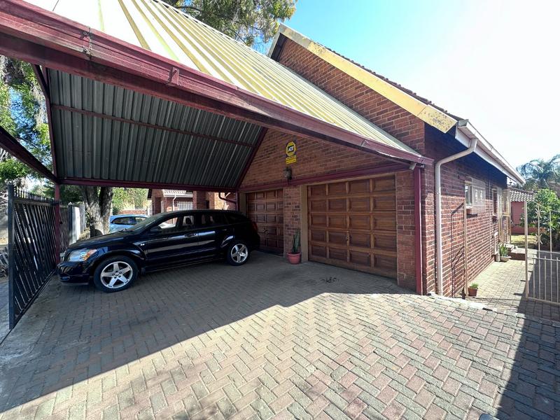 5 Bedroom Property for Sale in Karenpark Gauteng