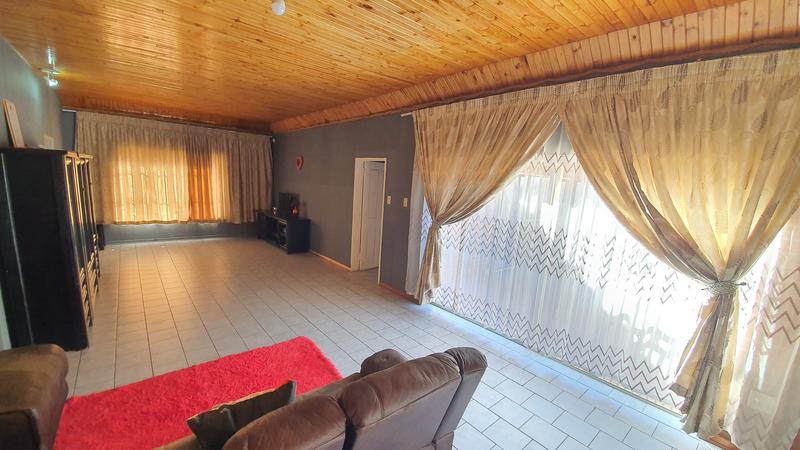 5 Bedroom Property for Sale in Karenpark Gauteng