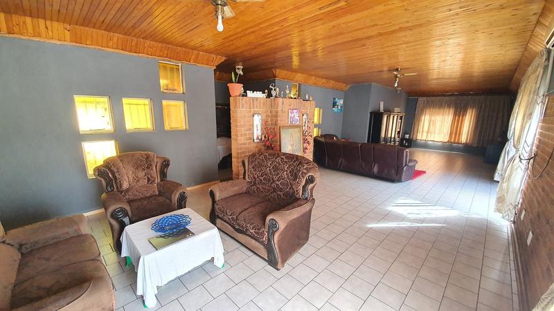 5 Bedroom Property for Sale in Karenpark Gauteng