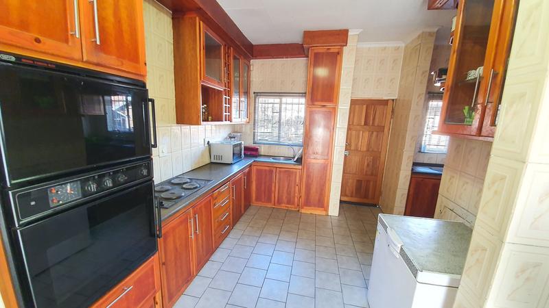 5 Bedroom Property for Sale in Karenpark Gauteng