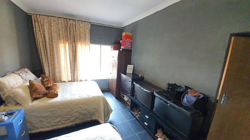 5 Bedroom Property for Sale in Karenpark Gauteng