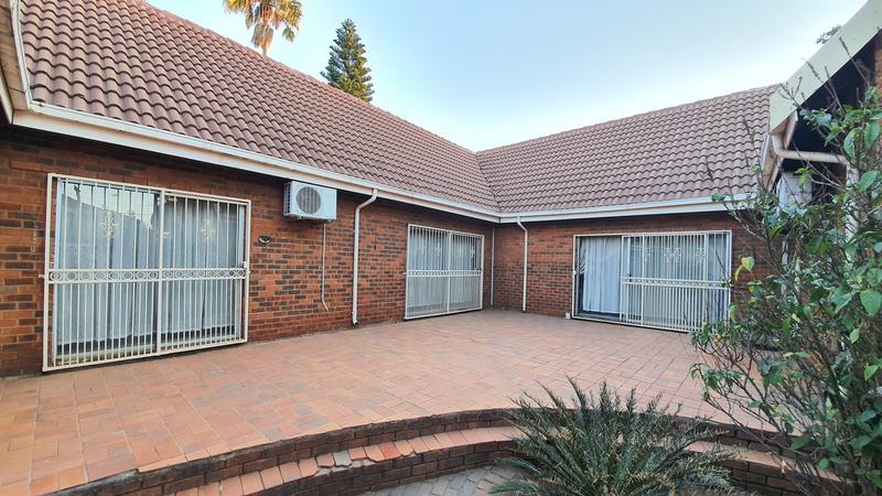 5 Bedroom Property for Sale in Karenpark Gauteng