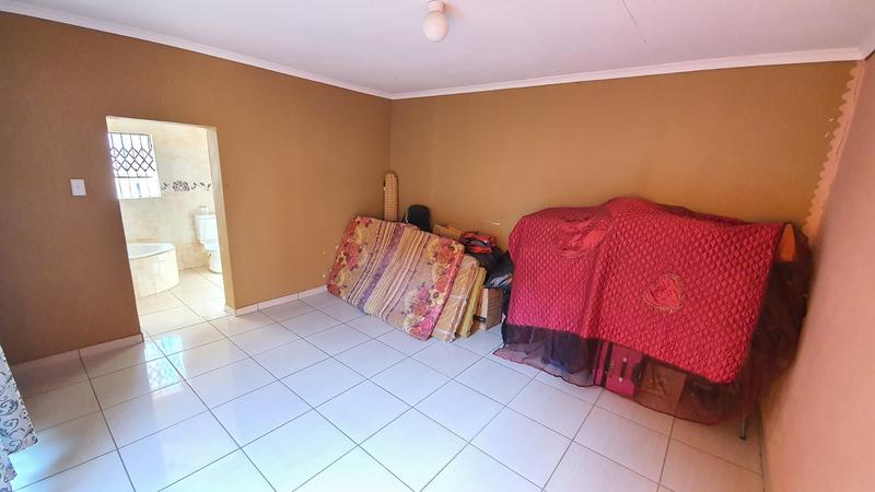 5 Bedroom Property for Sale in Karenpark Gauteng