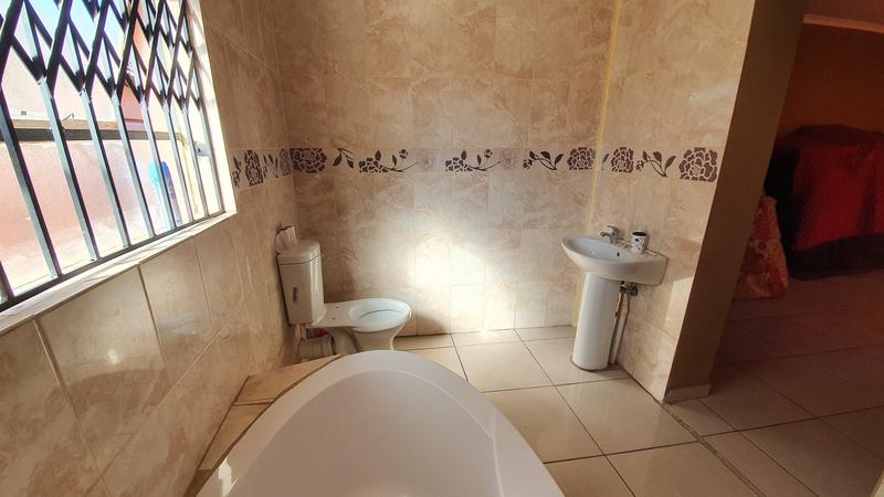 5 Bedroom Property for Sale in Karenpark Gauteng