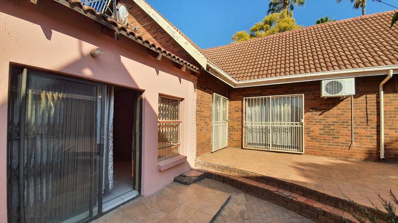 5 Bedroom Property for Sale in Karenpark Gauteng