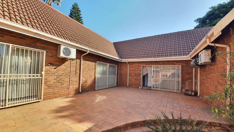 5 Bedroom Property for Sale in Karenpark Gauteng