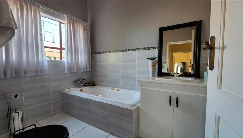 3 Bedroom Property for Sale in Ninapark Gauteng