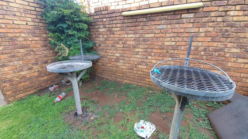 2 Bedroom Property for Sale in Pretoria North Gauteng