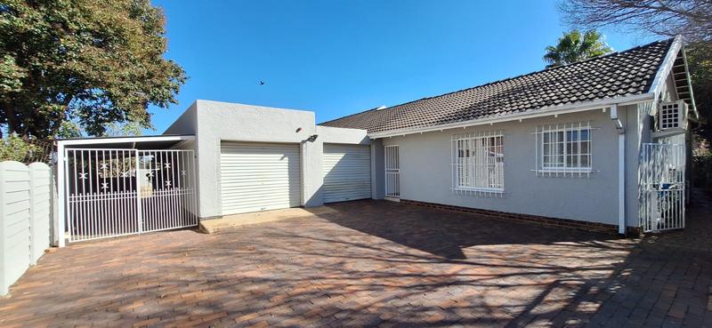 4 Bedroom Property for Sale in Buurendal Gauteng