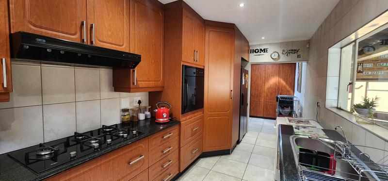 4 Bedroom Property for Sale in Groeneweide Gauteng