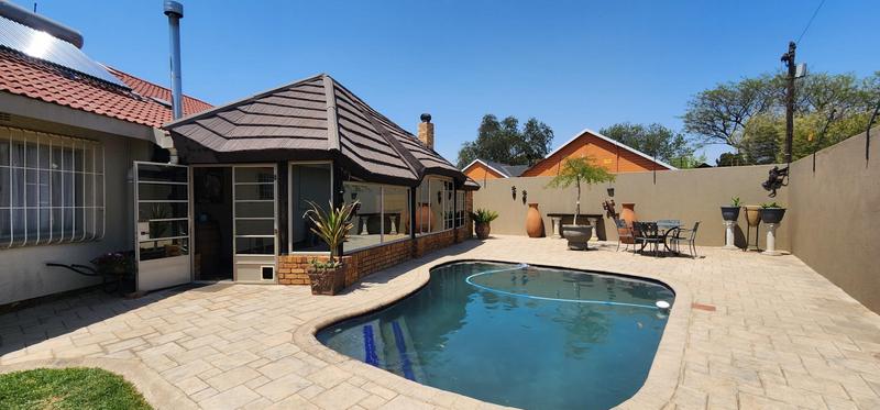 4 Bedroom Property for Sale in Groeneweide Gauteng