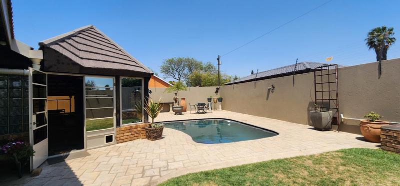 4 Bedroom Property for Sale in Groeneweide Gauteng