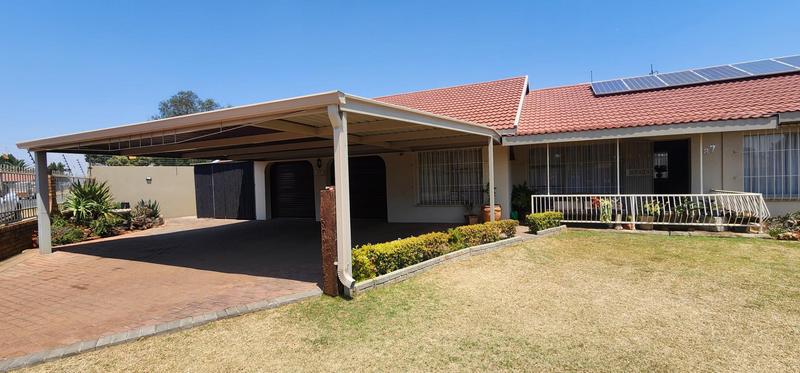 4 Bedroom Property for Sale in Groeneweide Gauteng