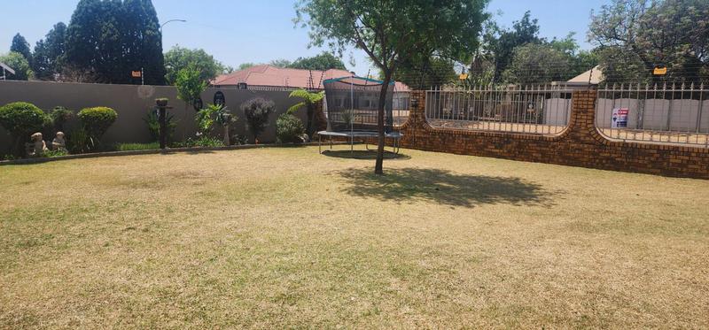 4 Bedroom Property for Sale in Groeneweide Gauteng