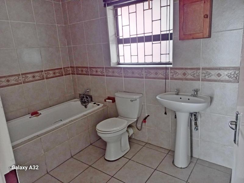 4 Bedroom Property for Sale in Birchleigh North Gauteng