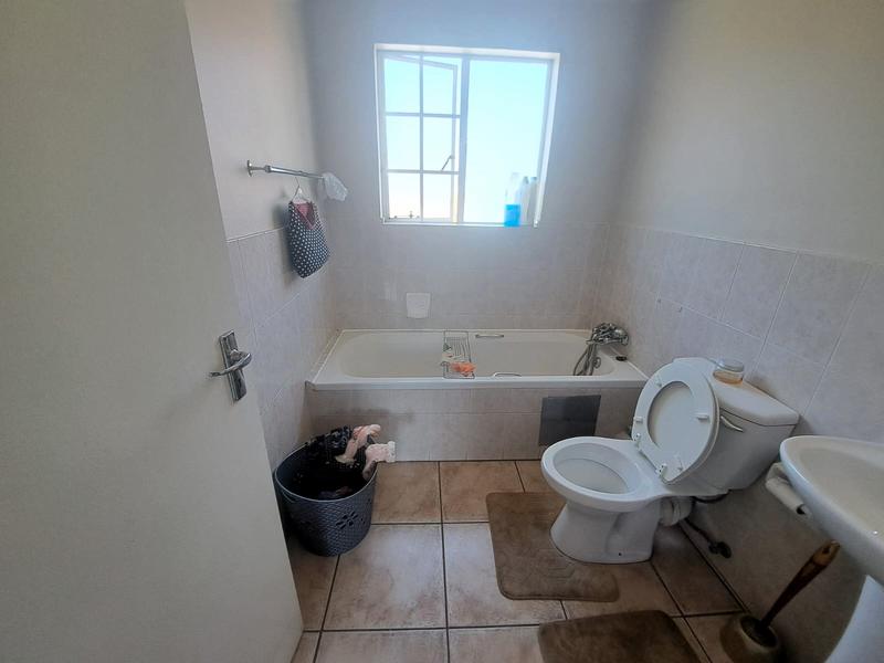 2 Bedroom Property for Sale in Die Hoewes Gauteng