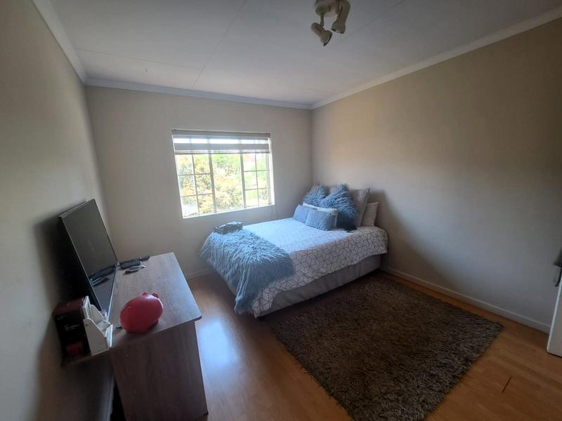 2 Bedroom Property for Sale in Die Hoewes Gauteng