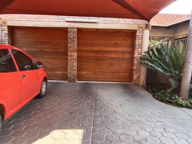 5 Bedroom Property for Sale in Ninapark Gauteng