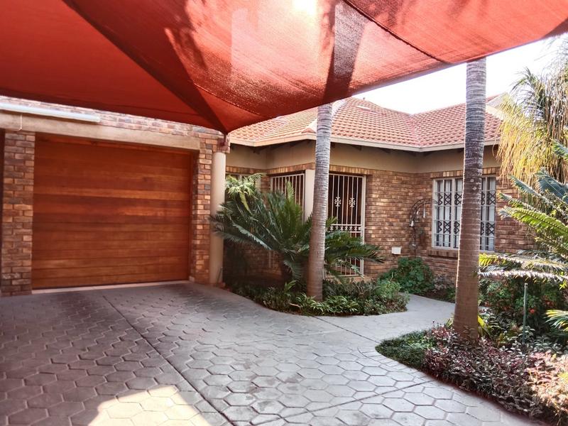 5 Bedroom Property for Sale in Ninapark Gauteng