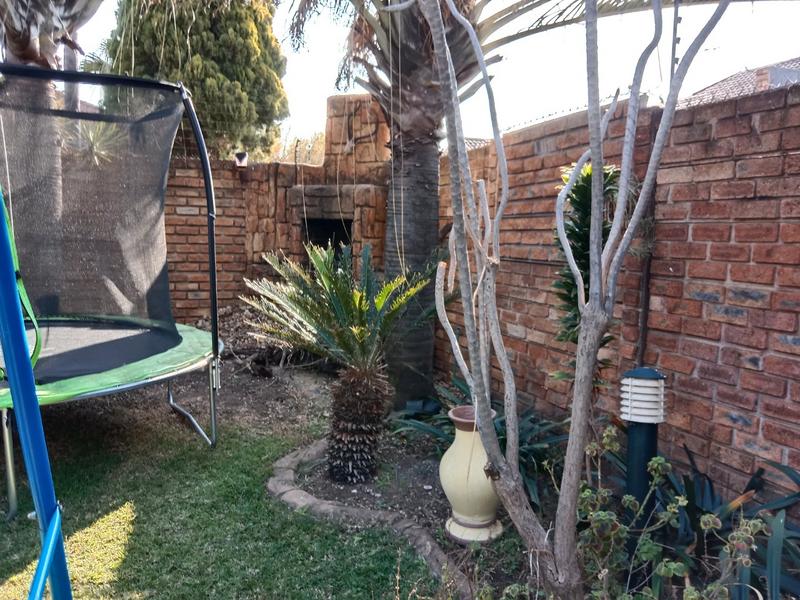 5 Bedroom Property for Sale in Ninapark Gauteng