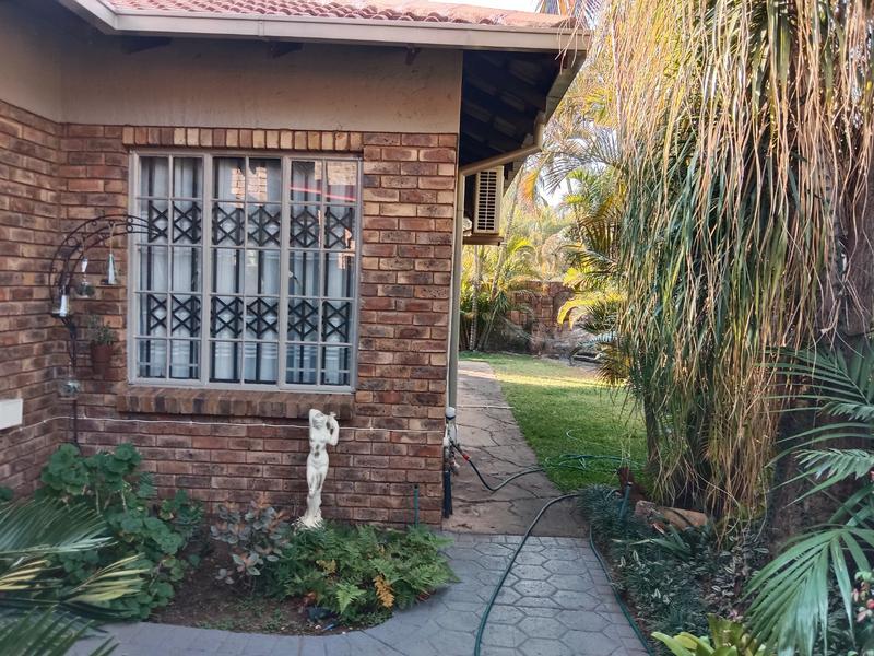 5 Bedroom Property for Sale in Ninapark Gauteng