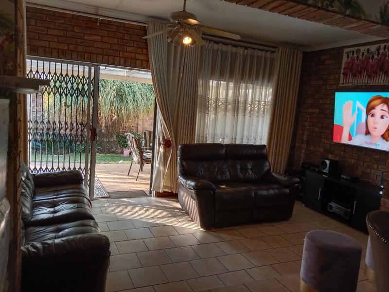 5 Bedroom Property for Sale in Ninapark Gauteng