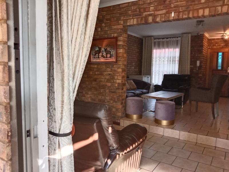 5 Bedroom Property for Sale in Ninapark Gauteng