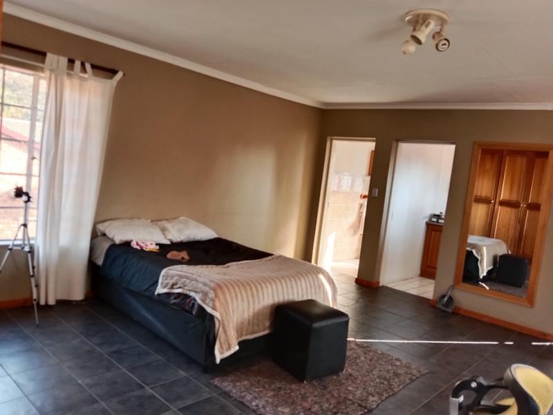 5 Bedroom Property for Sale in Ninapark Gauteng