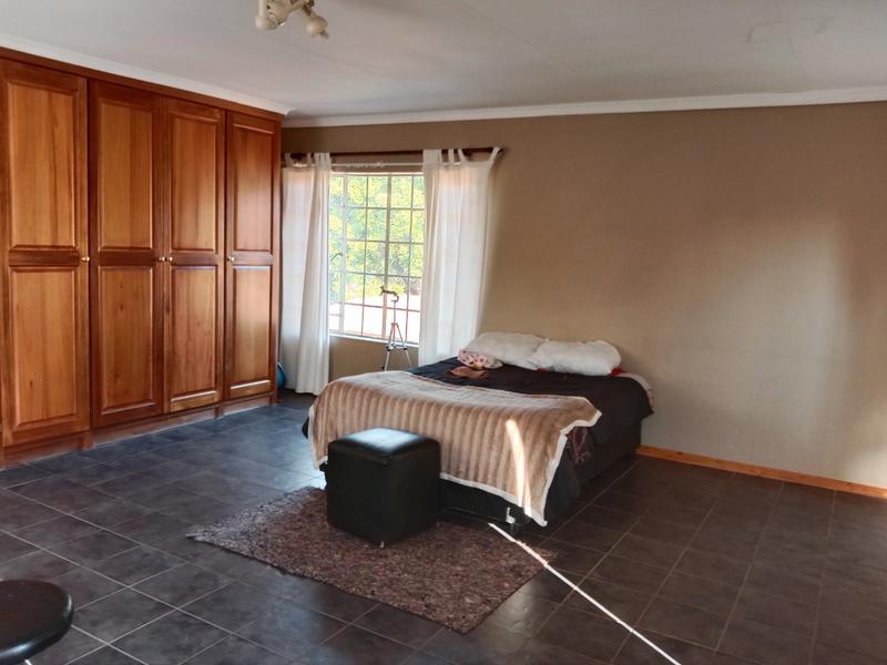 5 Bedroom Property for Sale in Ninapark Gauteng