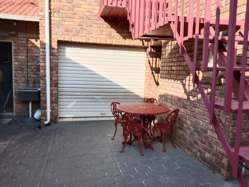 5 Bedroom Property for Sale in Ninapark Gauteng